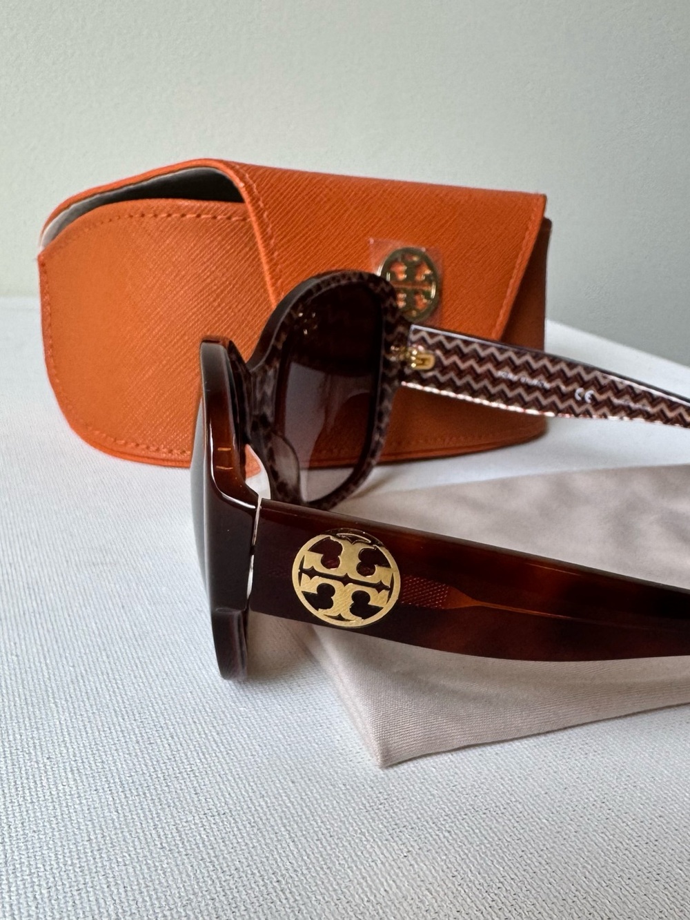 Tory Burch Oversized Sunglasses in Brown with Orange Case - Picture 5 of 16